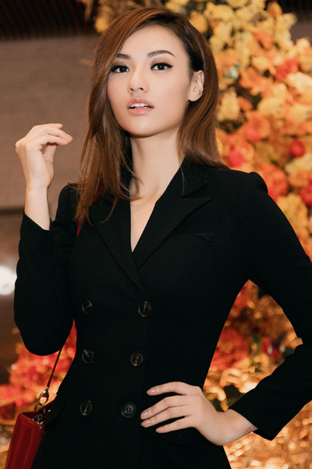 Hồng Quế kín đáo khoe vóc dáng hoàn hảo ảnh 4 Hồng Quế kín đáo khoe vóc dáng hoàn hảo ảnh 4