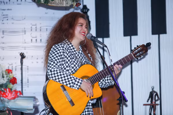 Á hậu Tố Uyên cùng dàn nghệ sĩ tham gia đấu giá ủng hộ MC Lê Tâm ảnh 9