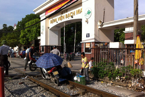 Hà Nội: Xử lý nghiêm mọi vi phạm có thể gây tai nạn giao thông đường sắt ảnh 2