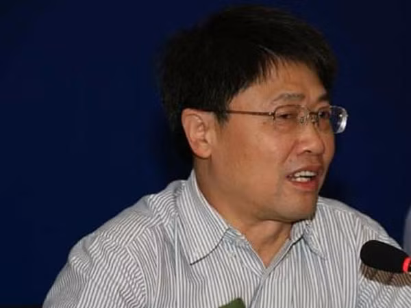 Trung Quốc: Nhận lời chơi golf, cựu quan chức môi trường bị truy tố ảnh 1