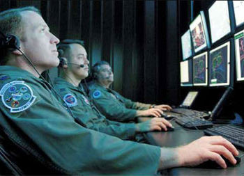 Lần đầu tiên Mỹ công khai tấn công mạng đối với IS ảnh 1