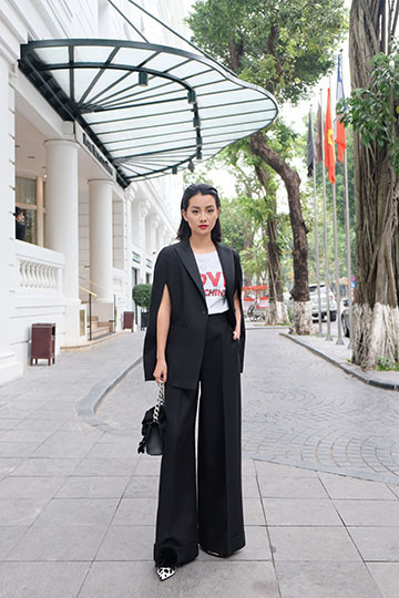 BTV Quỳnh Chi chứng tỏ độ sành điệu với quần áo đắt đỏ ảnh 6