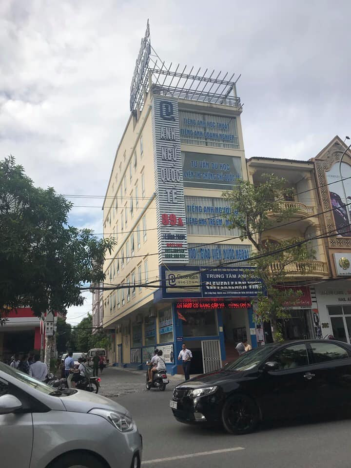 Thầy giáo người nước ngoài rơi từ tầng 4 trung tâm Anh ngữ tử vong ảnh 1