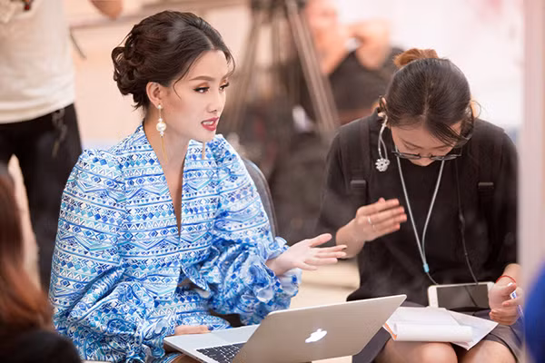 MC Quỳnh Chi tiếp tục "phủ sóng" tại "Giọng hát Việt - 2017" ảnh 3