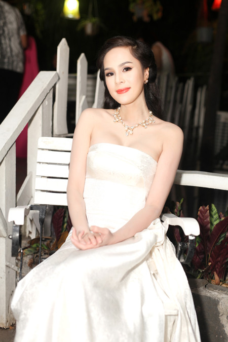 Á hậu Tố Uyên cùng dàn nghệ sĩ tham gia đấu giá ủng hộ MC Lê Tâm ảnh 1