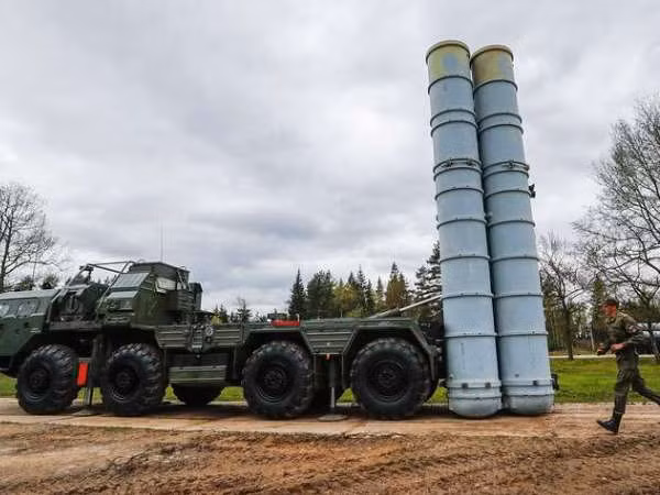 Tên lửa S-400 được trang bị cho Quân khu miền Tây sẵn sàng làm nhiệm vụ chiến đấu ảnh 1