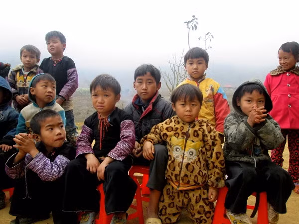 Ánh mắt con trẻ trong veo giữa miền sơn cước Hang Kia ảnh 3