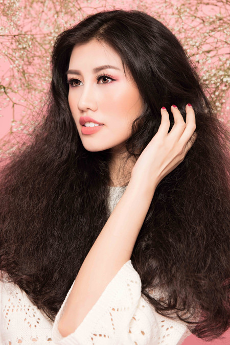 Top 9 Hoa hậu Du lịch quốc tế Emily Hồng Nhung ngọt ngào đón Valentine ảnh 1