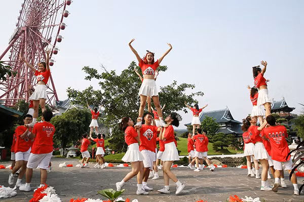 Đoan Trang, ST Sơn Thạch, John Huy Trần làm giáo khảo chung kết Flashmob 2019 – "Sóng tuổi trẻ" ảnh 2
