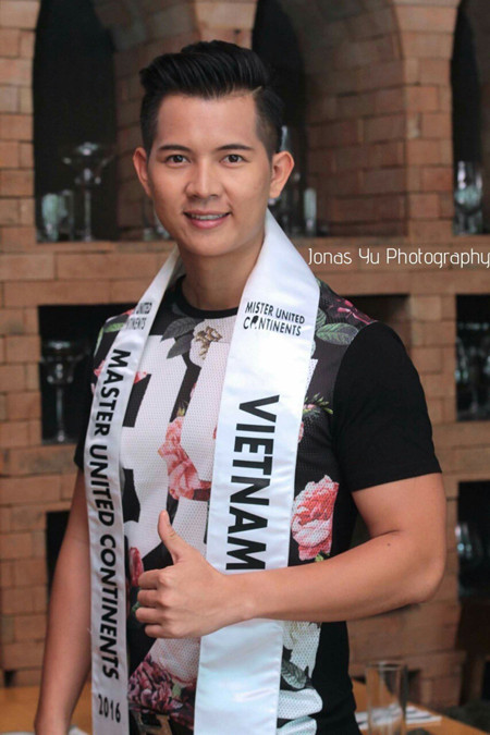 "Gà cưng" của Bầu Hoà đoạt giải "Quốc phục dân tộc đẹp nhất" ảnh 1