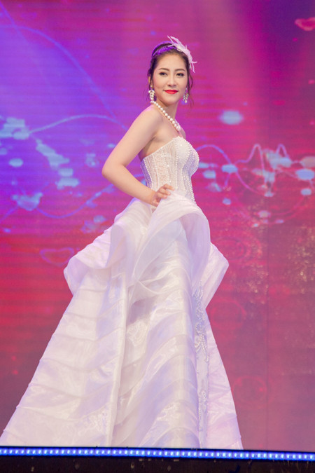 Hoa hậu Ngọc Diễm cùng dàn mỹ nhân đấu giá tặng sinh viên nghèo ảnh 7 Hoa hậu Ngọc Diễm cùng dàn mỹ nhân đấu giá tặng sinh viên nghèo ảnh 7