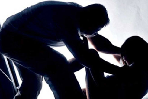 Chồng đánh đập, cưỡng ép vợ quan hệ tình dục, có phạm tội không? ảnh 1