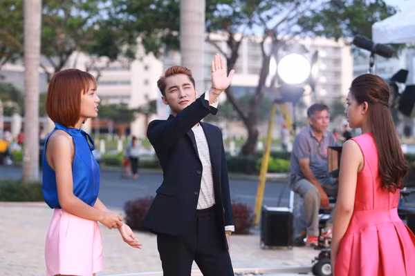 Sơn Tùng M-TP khoe “bạn gái mới” trong MV "Âm thầm bên em" ảnh 5