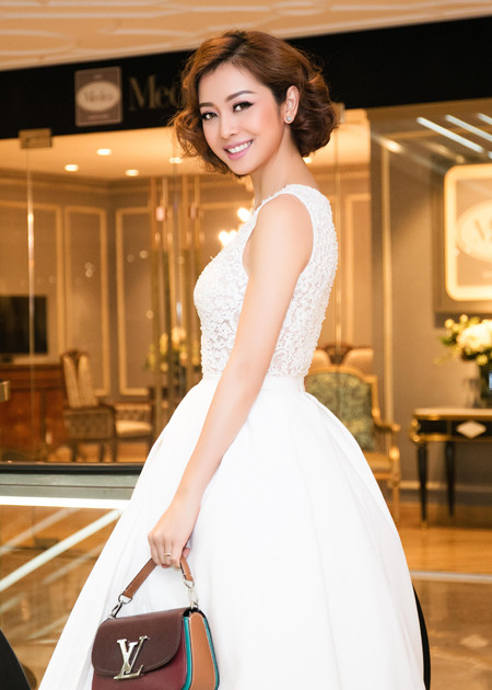 Hoa hậu Jennifer Phạm khoe vòng 1 căng đầy và eo thon khó cưỡng ảnh 3 Hoa hậu Jennifer Phạm khoe vòng 1 căng đầy và eo thon khó cưỡng ảnh 3