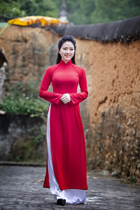 Hoa hậu Ngọc Anh thành kính đi lễ chùa ảnh 6