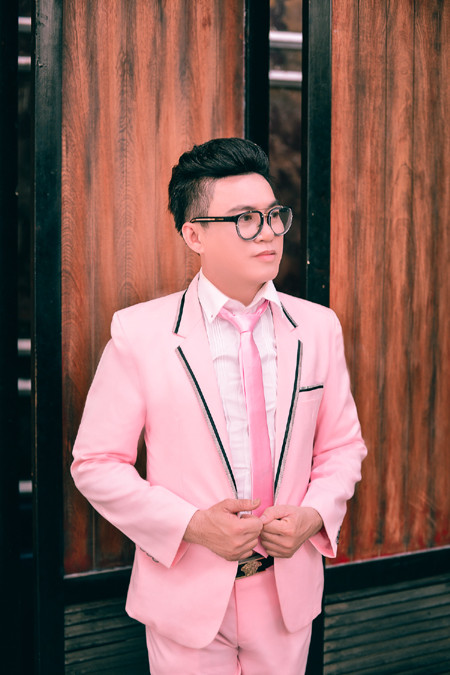 "Phù thuỷ" Tommy Nguyễn hoá thân thành mẫu nam hút mắt ảnh 3