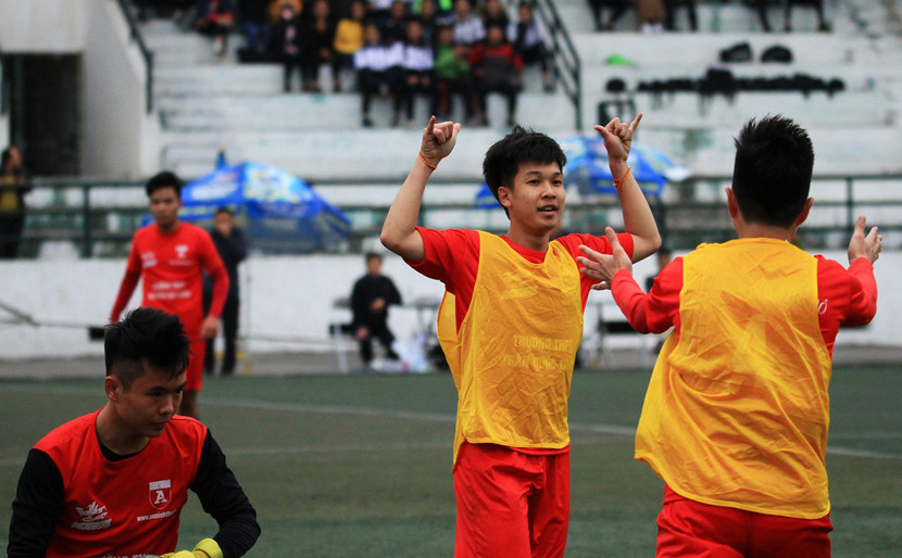 10 khoảnh khắc cảm xúc nhất trên sân Tây Hồ ảnh 10