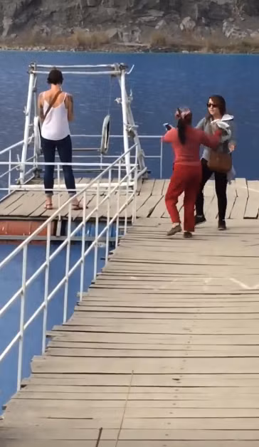 Xôn xao clip khách Tây bị xua đuổi ở "Tuyệt tình cốc" Hải Phòng ảnh 1