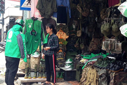 Nghiêm cấm buôn, bán quân trang, phù hiệu của công an, quân đội ảnh 2