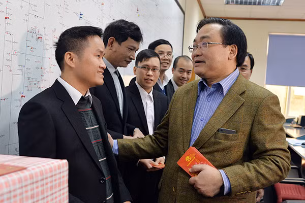 Bí thư Thành ủy Hoàng Trung Hải thăm hỏi, động viên các đơn vị ứng trực phục vụ nhân dân dịp Tết ảnh 11