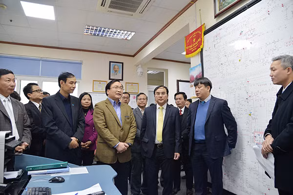 Bí thư Thành ủy Hoàng Trung Hải thăm hỏi, động viên các đơn vị ứng trực phục vụ nhân dân dịp Tết ảnh 10