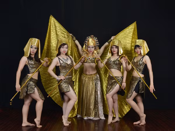 "Bỏng mắt" ngắm vũ đoàn bellydance chuẩn bị bài cho Festival Huế 2016 ảnh 7