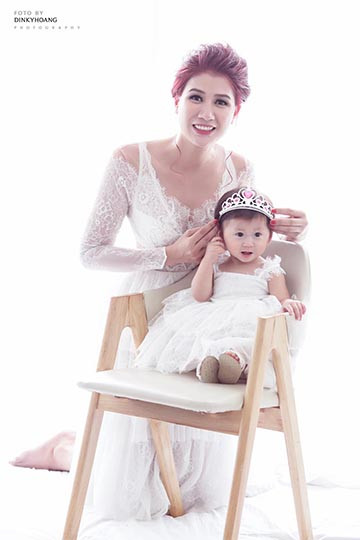 Trang Trần khoe vẻ trẻ trung, xinh đẹp bên con gái đầu lòng ảnh 11 Trang Trần khoe vẻ trẻ trung, xinh đẹp bên con gái đầu lòng ảnh 11