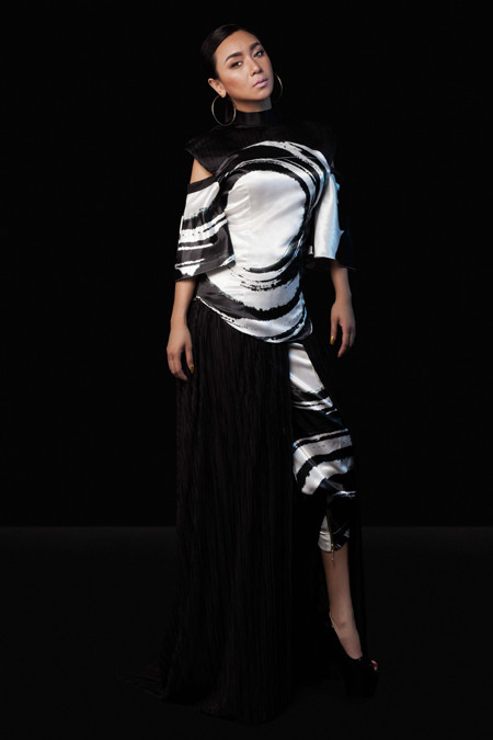 Nữ hoàng ảnh lịch Y Phụng "danh bất hư truyền" trong những thiết kế cực gợi cảm ảnh 4 Nữ hoàng ảnh lịch Y Phụng "danh bất hư truyền" trong những thiết kế cực gợi cảm ảnh 4