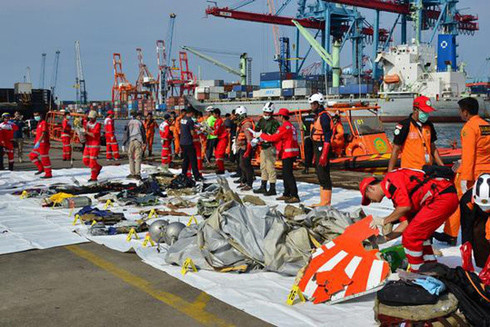 Báo động an toàn hàng không sau vụ máy bay Lion Air chở 189 người rơi xuống biển ở Indonesia ảnh 2