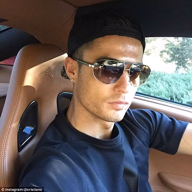 Ronaldo là chuyên gia chụp ảnh "tự sướng" ảnh 29