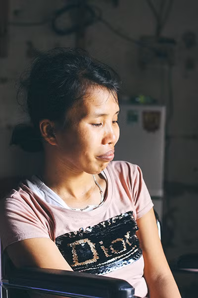 Mẹ ngồi xe lăn chắt chiu từng đồng nuôi con ăn học ảnh 3