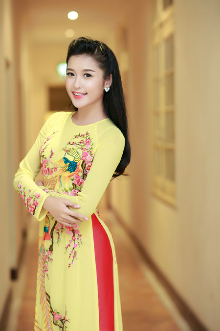Ngọc Hân, Huyền My duyên dáng đọ sắc trong tà áo dài ảnh 1