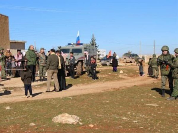 Căng thẳng với Mỹ, Nga vội điều quân tiếp viện đến Bắc Syria ảnh 1