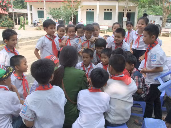 Mang niềm vui đến với học sinh khó khăn, vươn lên trong học tập ảnh 2