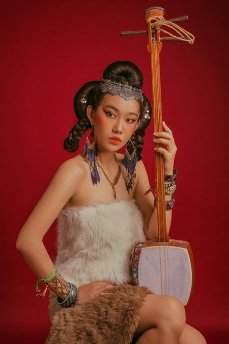 Theo nữ diễn viên, nếu bản thân không là người xuất sắc nhất thì phải có cá tính khác biệt để không bị “hoà tan” hay bị lẫn trong đám đông.