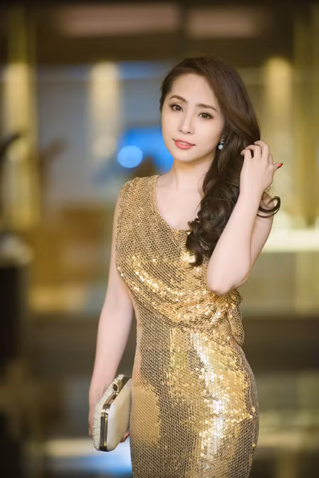Bất chấp thời tiết lạnh, "Cá sấu chúa" Quỳnh Nga vẫn diện đồ sexy ảnh 2
