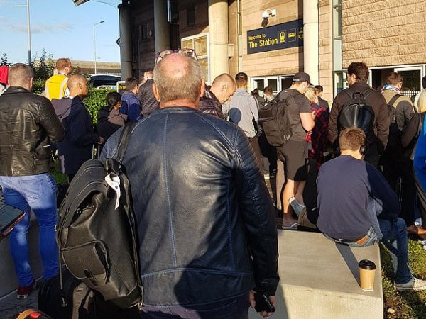 Sân bay Manchester sơ tán khẩn cấp vì một gói hàng khả nghi ảnh 1