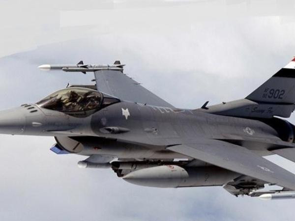 F-16 Iraq dội bom "thổi bay" nơi trú ẩn của 30 chỉ huy IS ở Syria ảnh 1 F-16 Iraq dội bom "thổi bay" nơi trú ẩn của 30 chỉ huy IS ở Syria ảnh 1