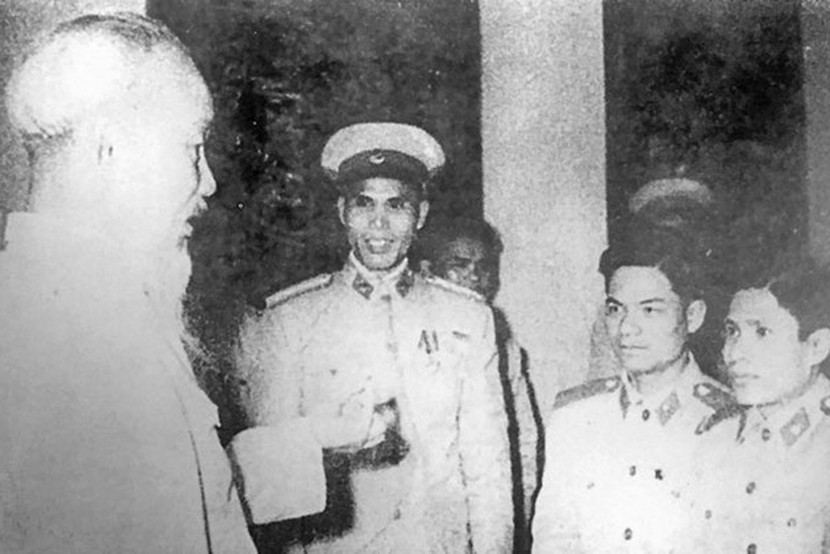 Nhớ Bác, càng phải sống xứng đáng với tình cảm của Người ảnh 2