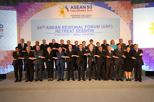 Mở "mặt trận" chống khủng bố trên mạng xã hội ảnh 1