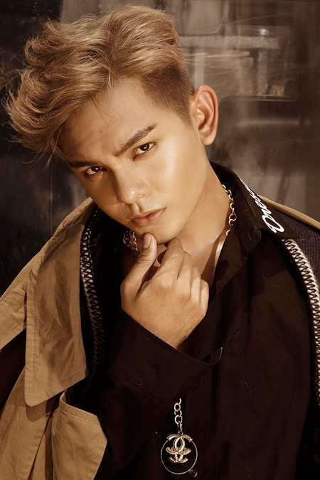 Sơn Ngọc Minh "lột xác" với hình ảnh phong trần, bụi bặm miền viễn tây ảnh 2 Sơn Ngọc Minh "lột xác" với hình ảnh phong trần, bụi bặm miền viễn tây ảnh 2