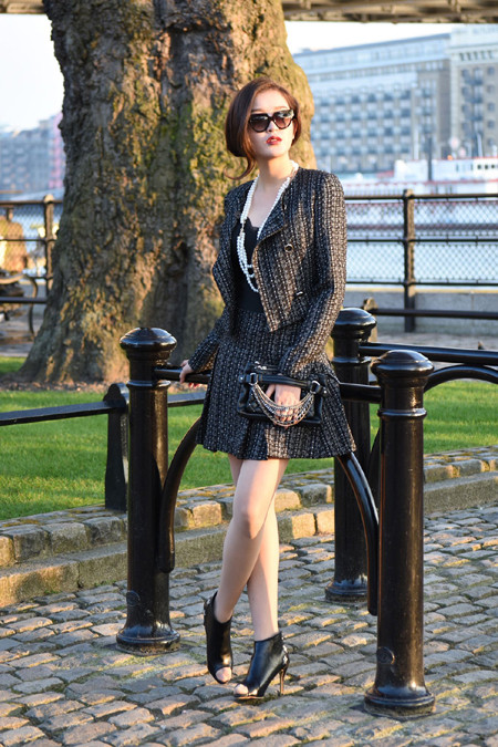 Á hậu Huyền My “lột xác” với streetstyle sành điệu ở trời Tây ảnh 3