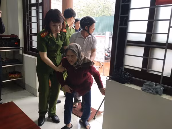 Niềm vui của nhân dân là động lực làm việc cho cán bộ chiến sỹ CAQ Hoàng Mai ảnh 11