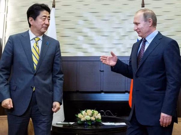 Nhật Bản dụ Nga quan hệ kinh tế để chống Trung Quốc ảnh 1