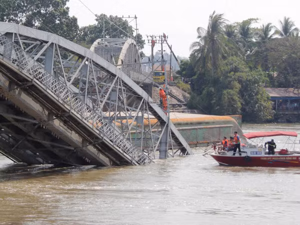 Hàng trăm cây cầu yếu đang chờ sập ảnh 1