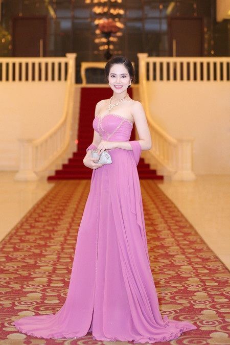 Dương Kim Ánh "hút hồn" với vóc dáng gợi cảm ảnh 1