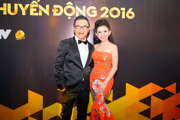 Janny Thủy Trần rạng ngời trên thảm đỏ VTV Awards ảnh 6