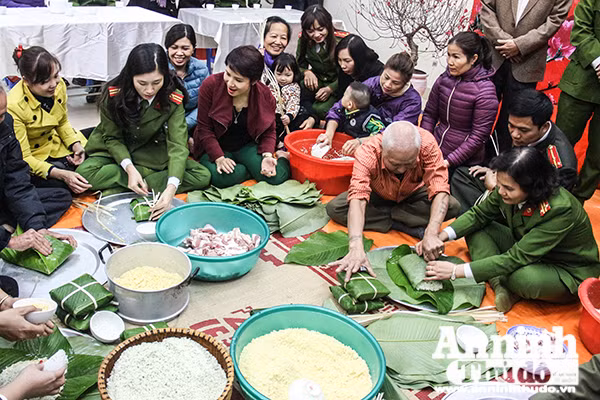 Hình ảnh đẹp, ý nghĩa về Công an Thủ đô khi Tết đang rất gần ảnh 2