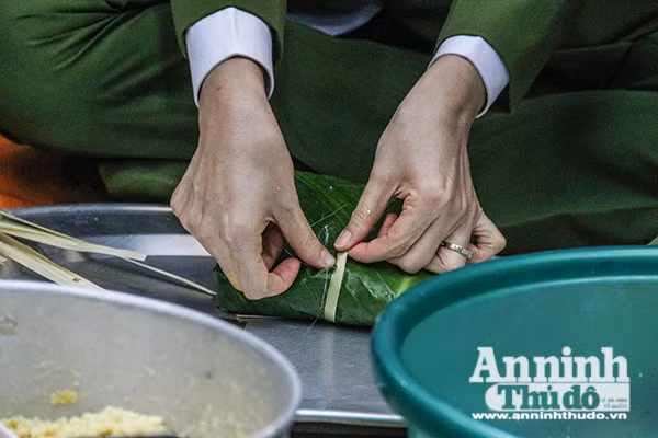 Hình ảnh đẹp, ý nghĩa về Công an Thủ đô khi Tết đang rất gần ảnh 5