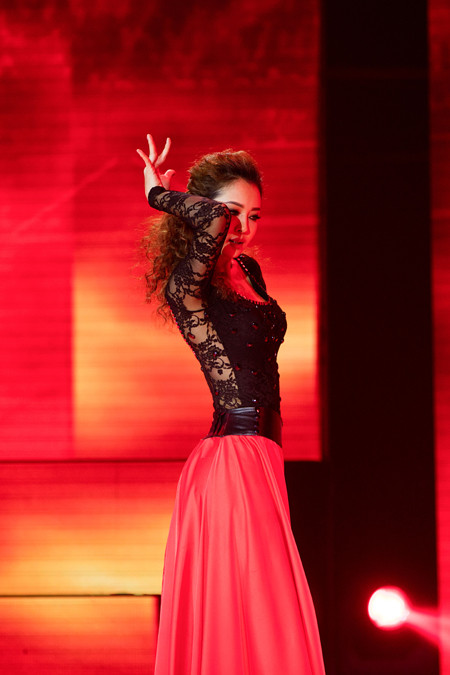 Jennifer Phạm quyến rũ "chết người" khi ghép đôi cùng vũ công người Nga ảnh 4